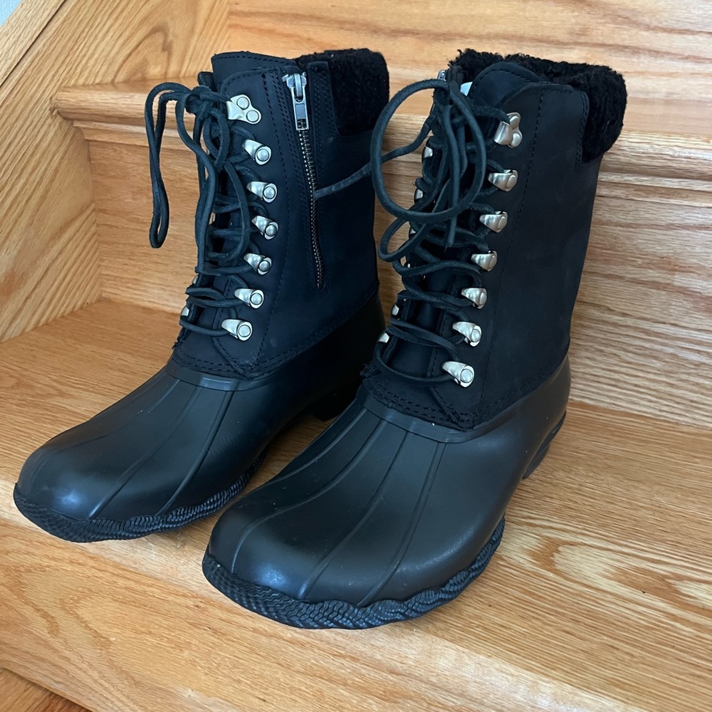 Women’s 8.5 Sperry Boots NEW